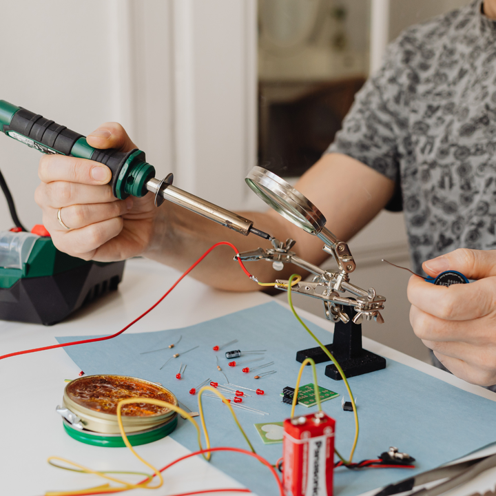 自動はんだ付け機とロボットシステムのガイド